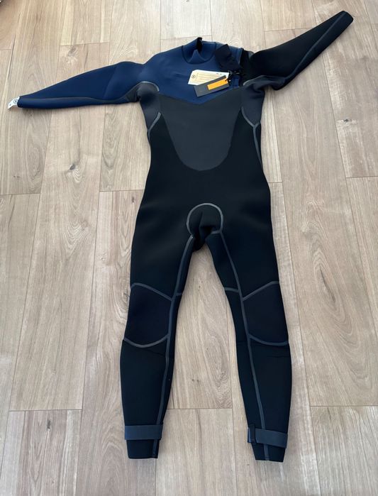 Vendo fato surf 4/3 Deeply (M) NOVO
