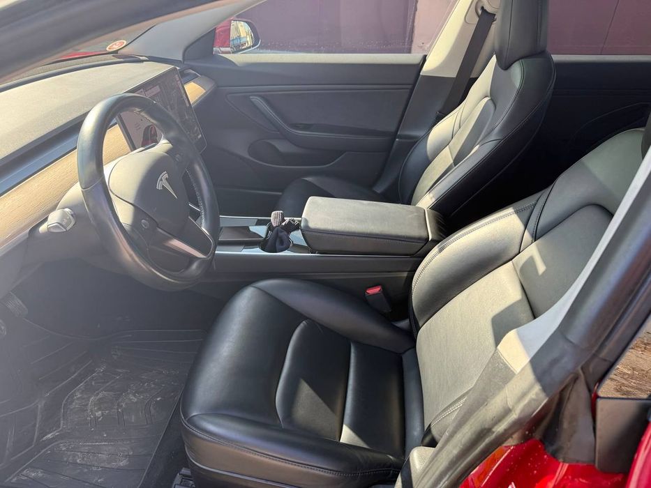 Продам тесла 3 long range 2019