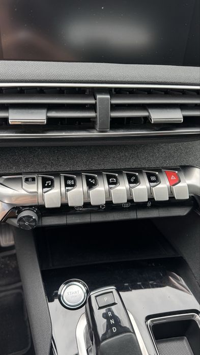 Автомобіль Peugeot 3008