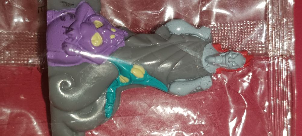 Antiga mini Figura brinquedo da Nestlé Selada