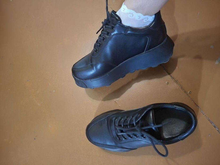 Продам кросівок ботінок