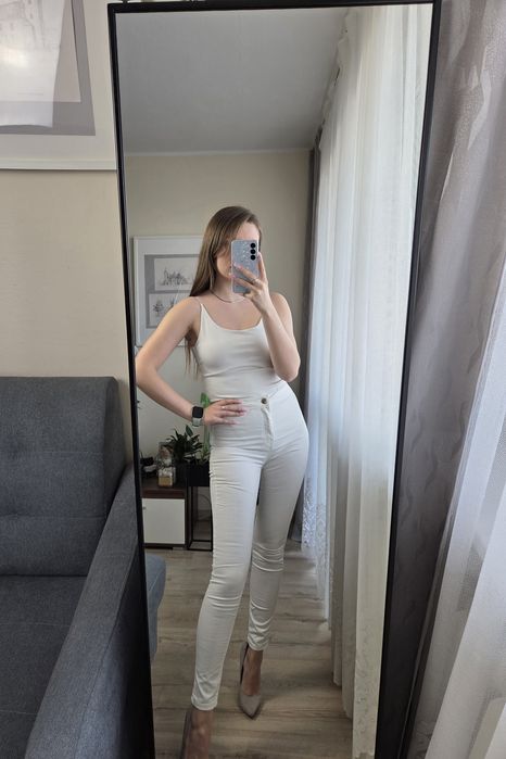 Białe śmietankowe spodnie rurki z wysokim stanem Bershka 34 XS skinny