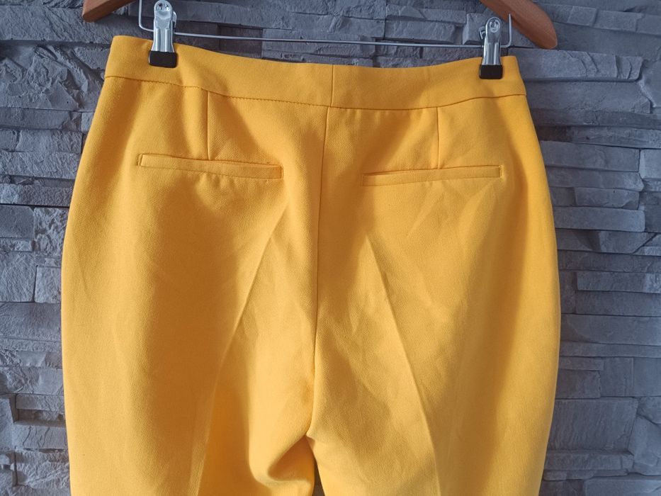 Żółte eleganckie spodnie damskie na kant zara
