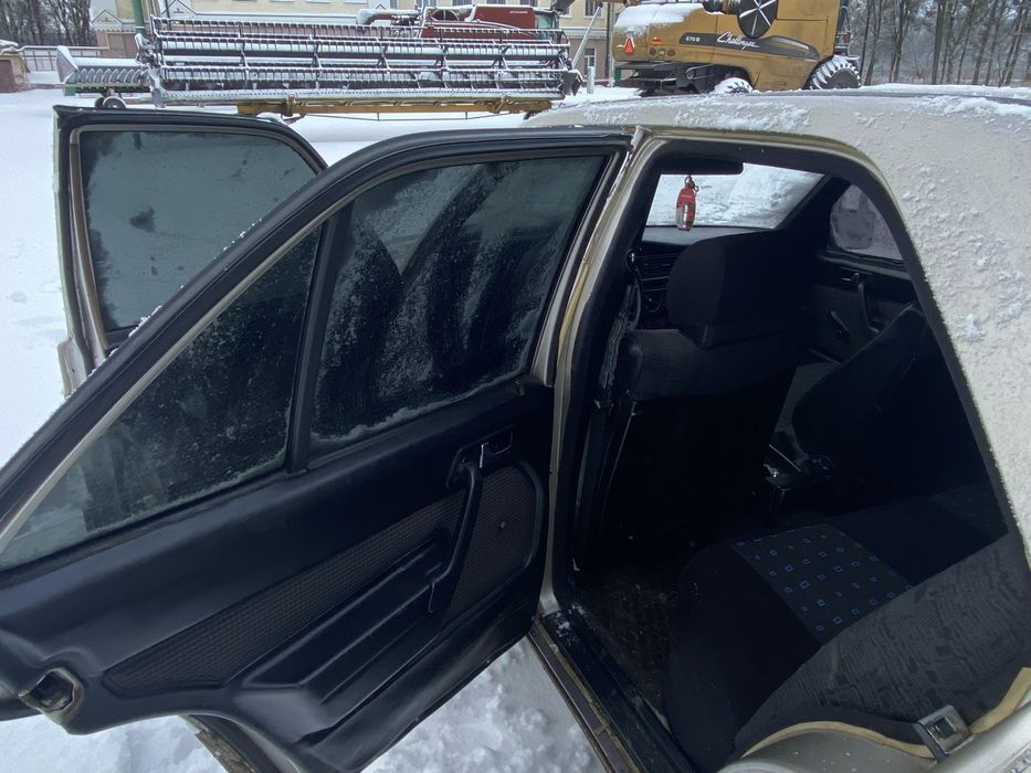 Разбор запчастей Mercedes benz w201 m102 2.0