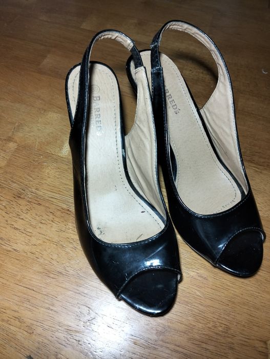Sandálias Slingback Peep-Toe Barred's Collection – Preto Verniz