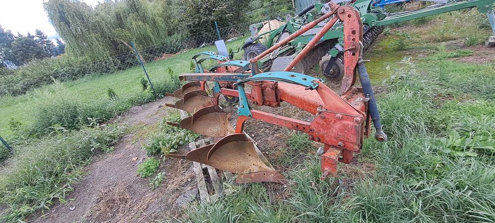 pług zagonowy 4 skiby kverneland  () pług zagonowy 3 skiby