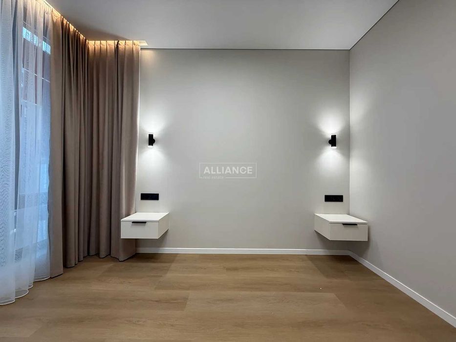 1.5к квартира! Біля озера. Manhattan