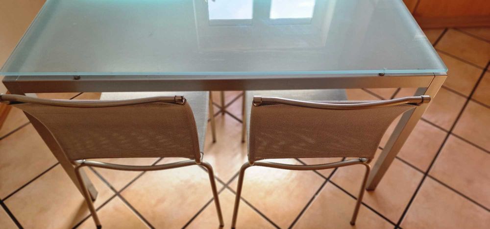 Mesa de cozinha e 4 cadeiras