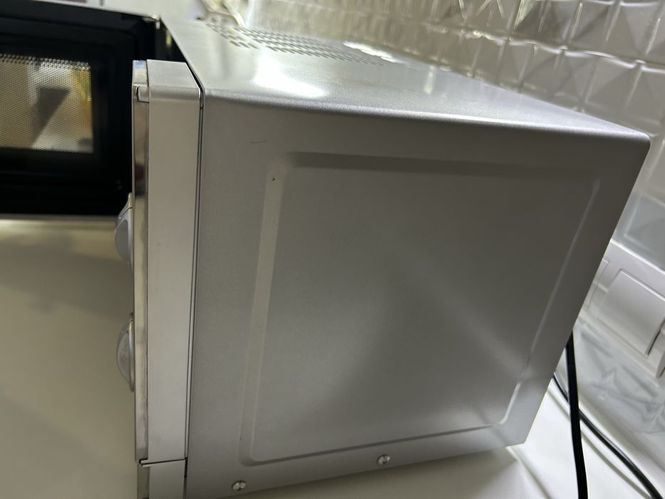 Мікрохвильова піч HMW-202