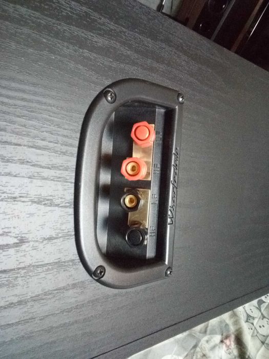 Акустичні системи Wharfedale 8.3