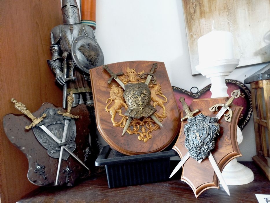 Brasão Escudo Medieval coleção Panoplia Armas Estatueta Leão