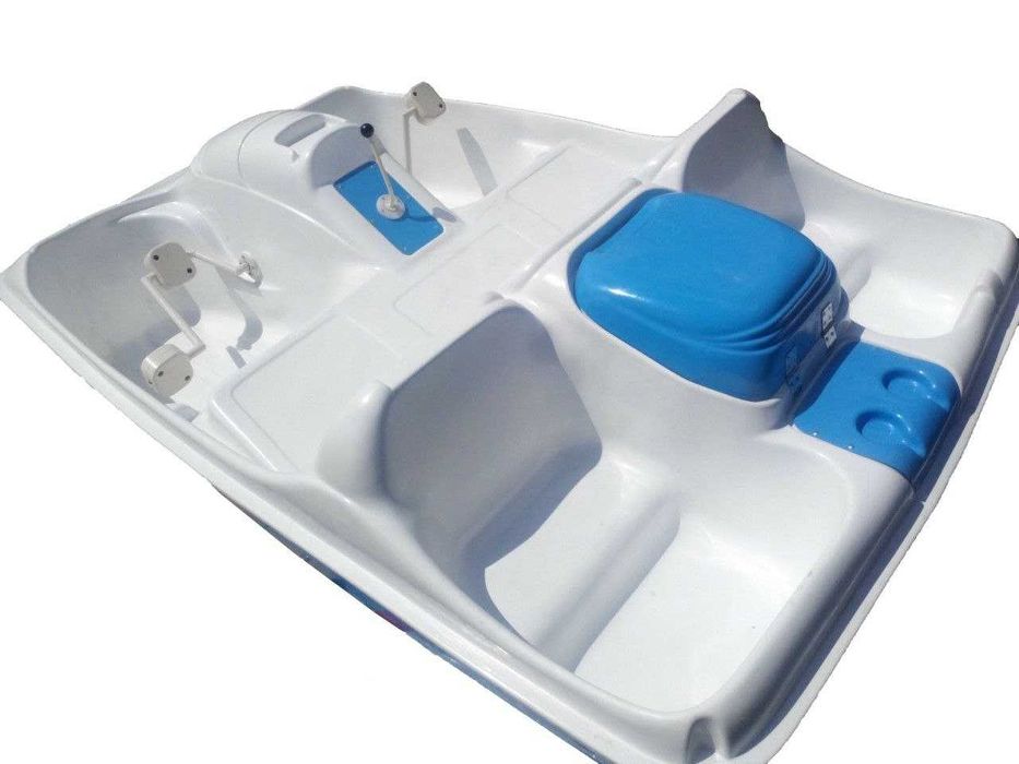 Катамаран зі склопластику