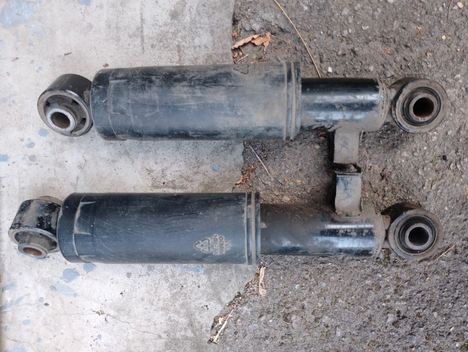 Задние амортизаторы от Hyundai б/у