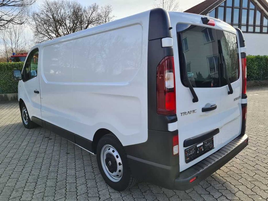 Бампер передній Renault Trafic III запчастини, разборка Рено Трафік 3