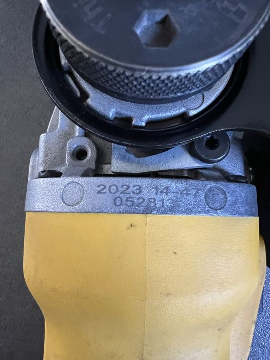 Безщіткова Акум. Болгарка Dewalt DCG 405 + АКБ 5.0