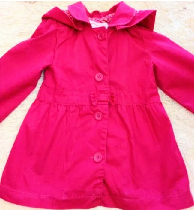 Плащик 4-5 лет, отличный