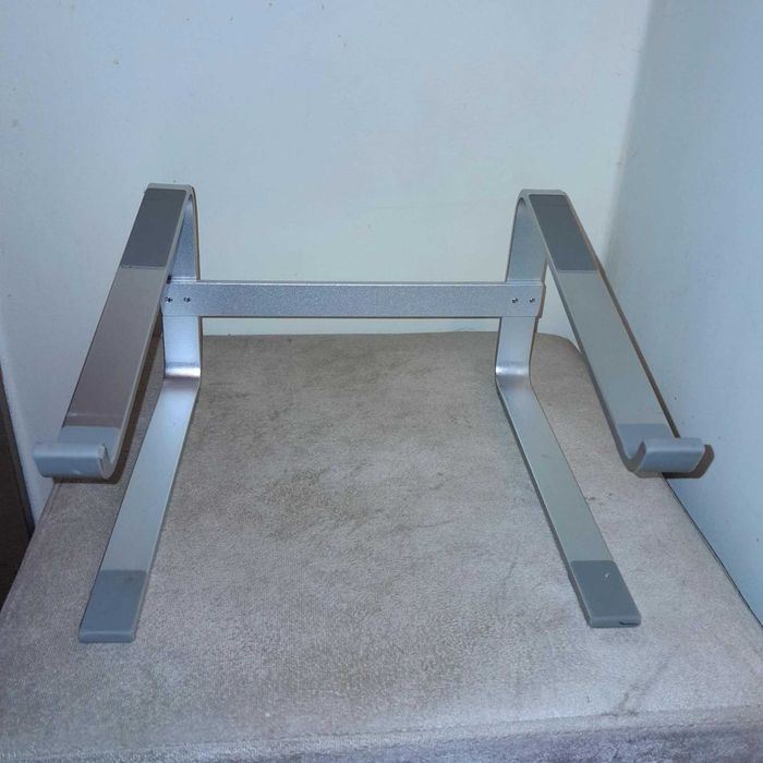 Stojak pod laptopa do 18 cm