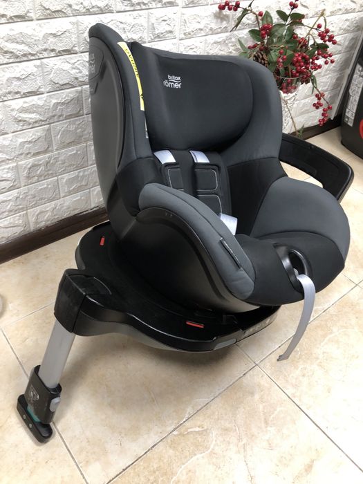 Автокрісло Britax Römer DUALFIX M i-SIZE Група 0+/1 (0-18 кг) 360