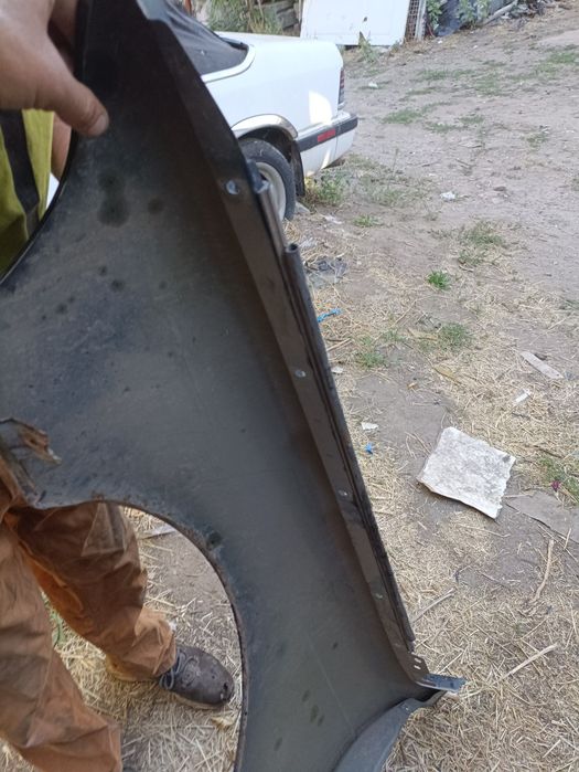 Продам крило на БМВ е39