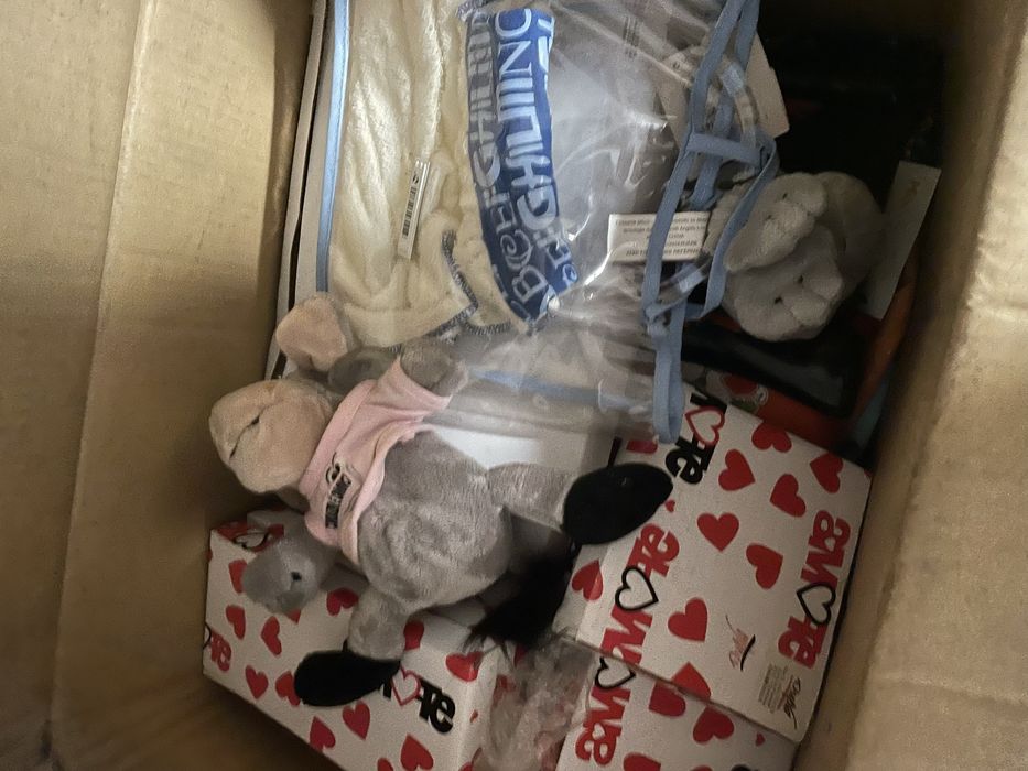 Recheio de loja de carteiras e acessorios de moda