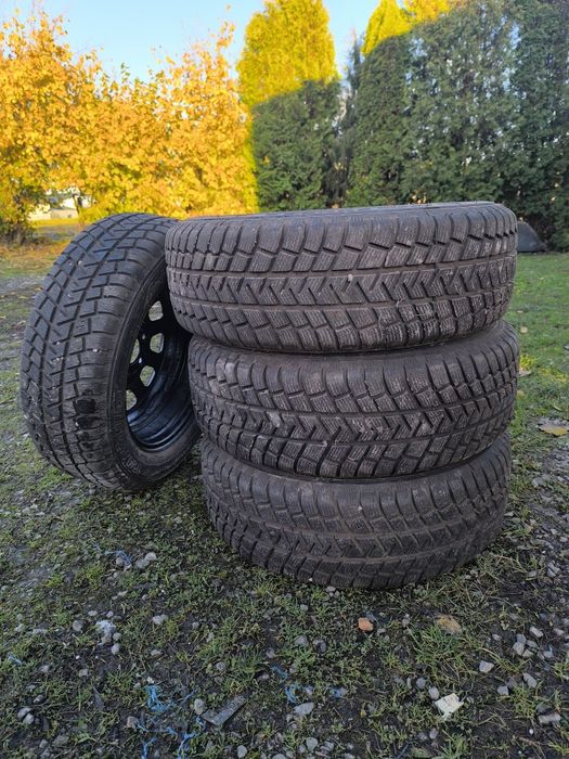 Koła felgi stalowe stalówki 5x114,3 opony zimowe 215/60/17