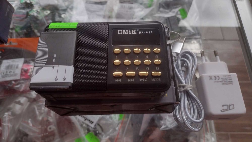 Radio przenośne MK011 wyświetlacz USB MicroSD AUX Micro USB, bluetooth