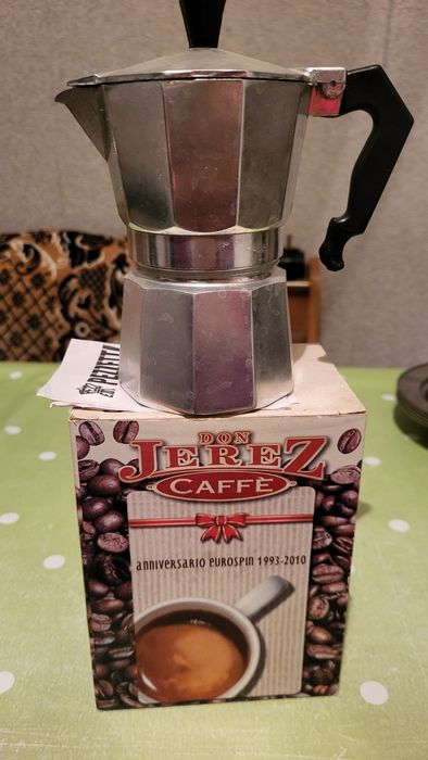 Гейзерна кавоварка для кухонних  плит