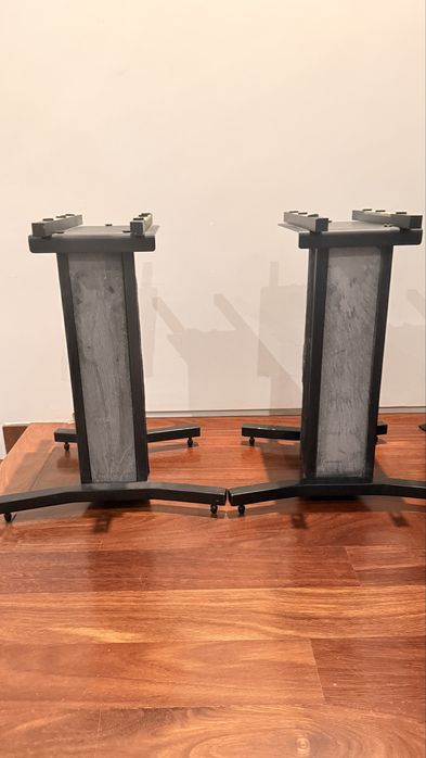 Suportes/bases para colunas de som