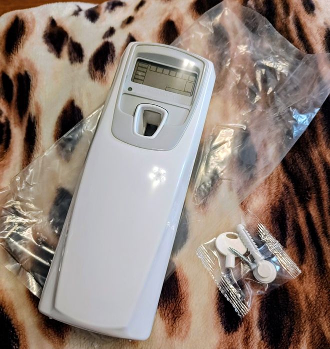 Электронный диспенсер освежителя воздуха Gatto А-3100 LCD