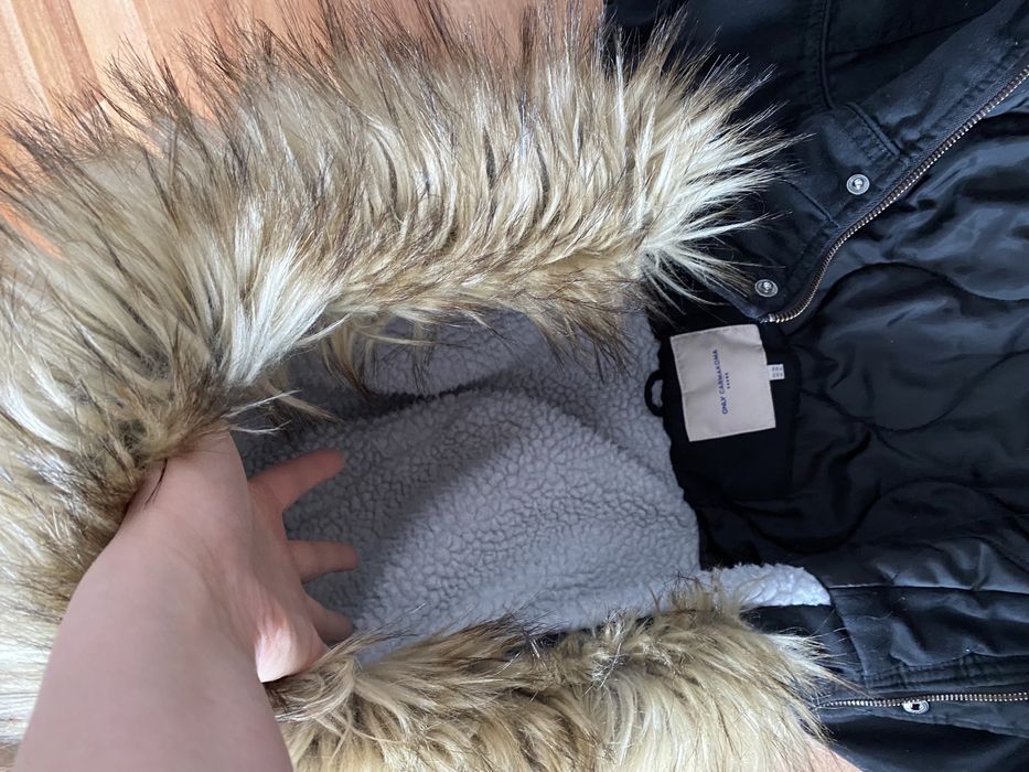 Куртка зимова 52-54 жіноча тепла з опушкою чорна довга на груди до 120