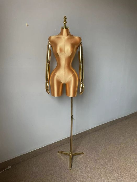 A venda manequins para lojas novos.