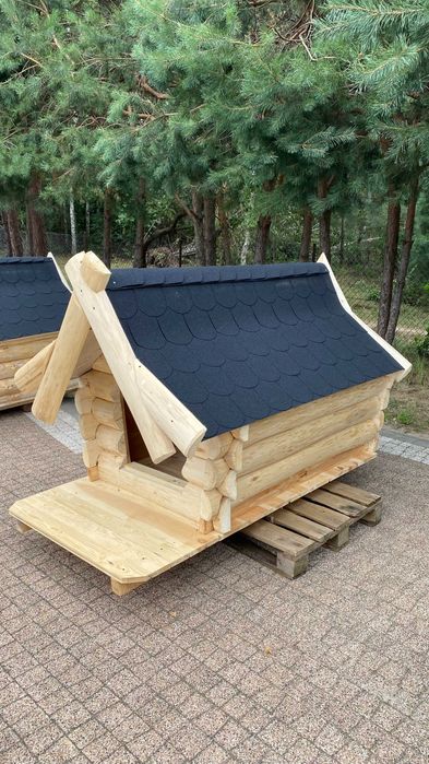 Góralska buda dla psa z bali