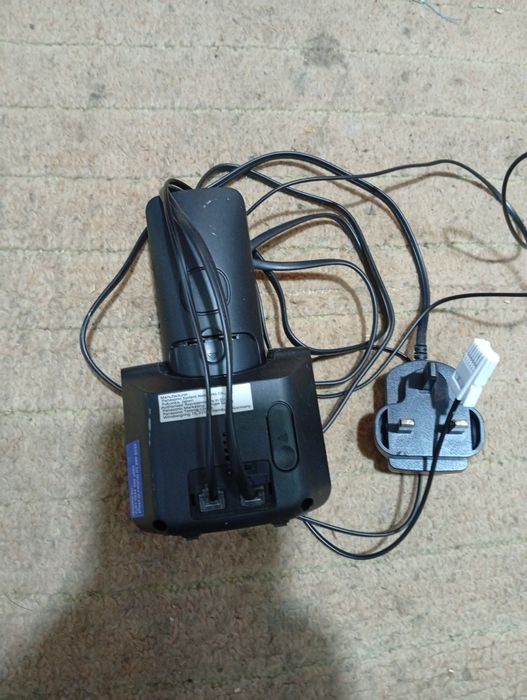 Продам домашние телефоны и есть радио телефон.