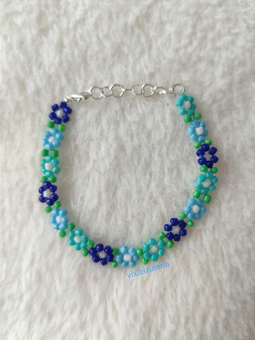 Bransoletka w niebieskie kwiaty