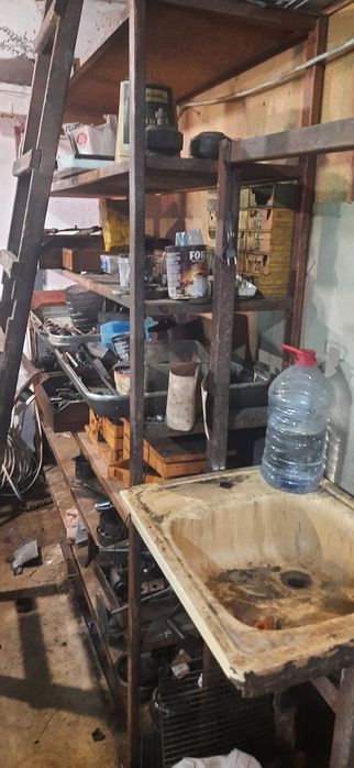 Продам гараж с погребом с ямой и со станками...