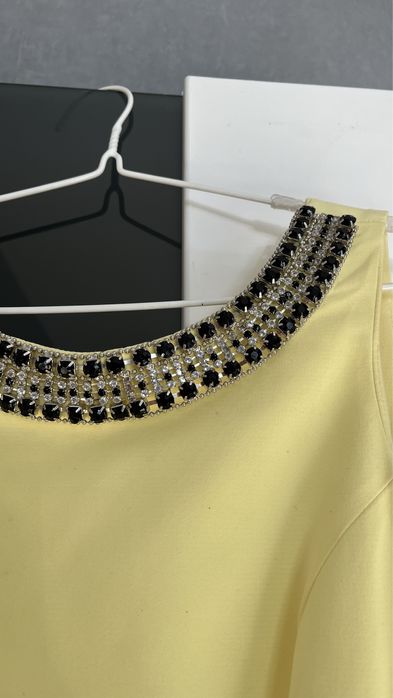 Żółta sukienka Mohito Collection z kryształkami - 38 M