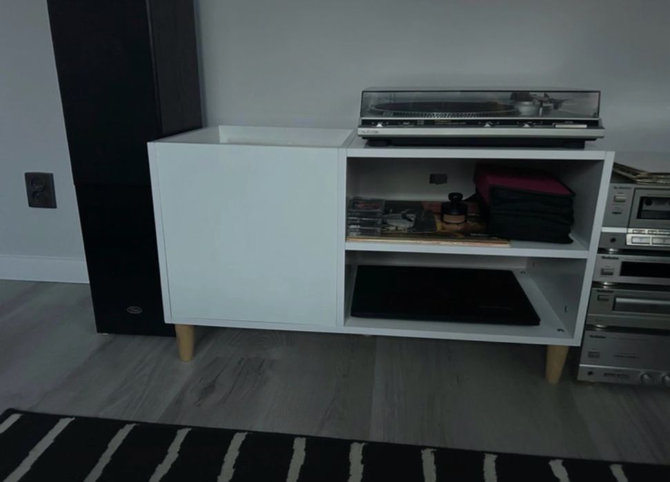 Szafka na plyty winylowe i gramofon
