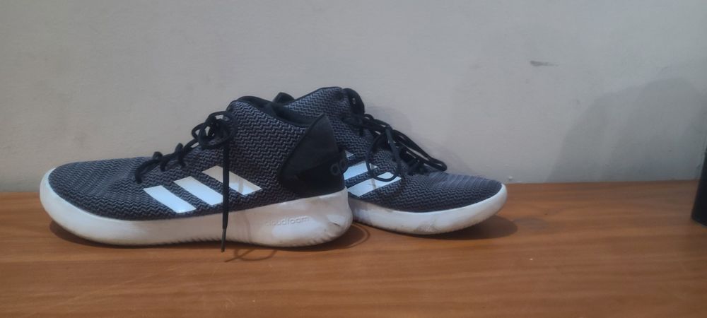 Кроссовки Adidas 44 размер