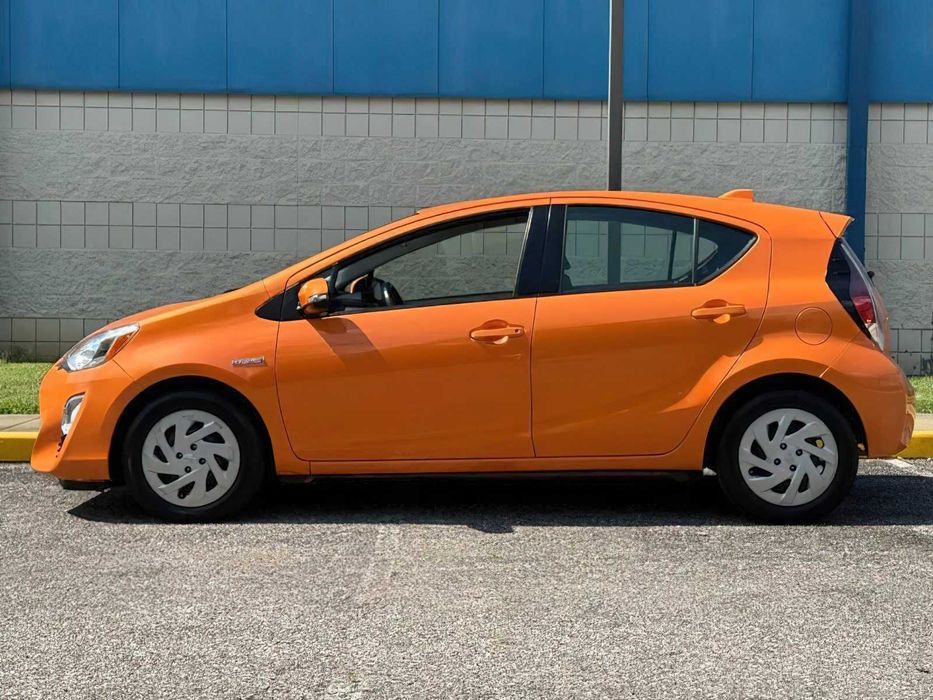 Toyota Prius c      2016