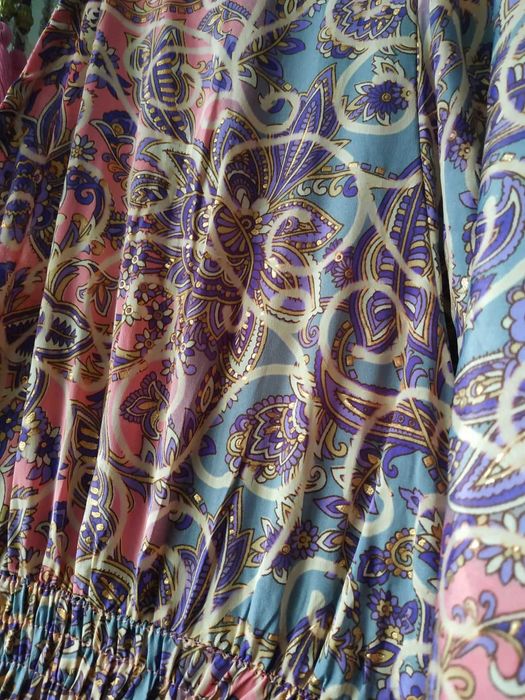 sukienka indyjska z narzutką róż fiolet złoto