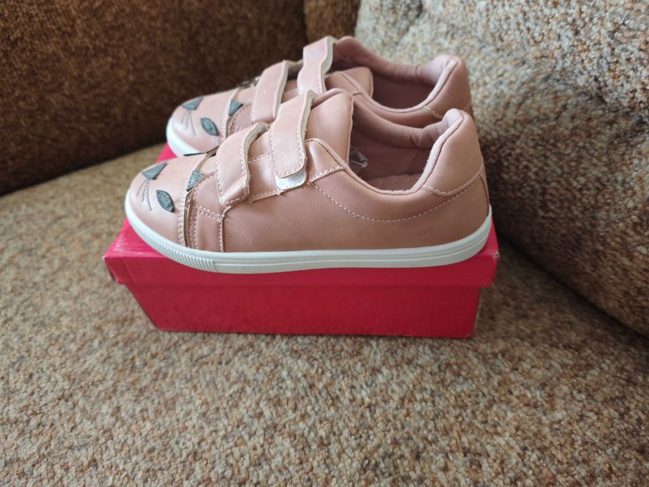 Продам нові кросівки за устілкою 20-21 см