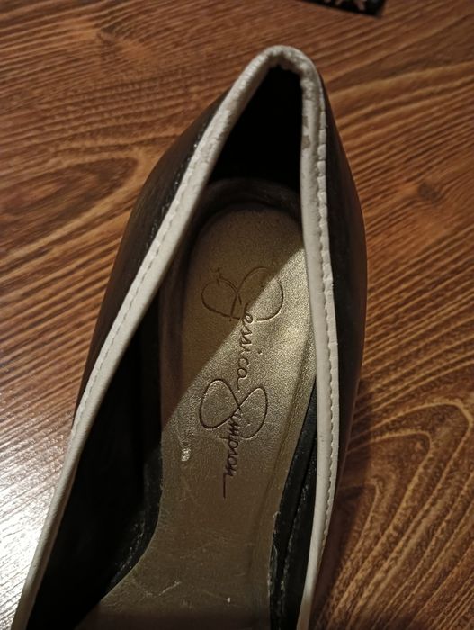 Czarno białe z kokardką 37 Jessica Simpson