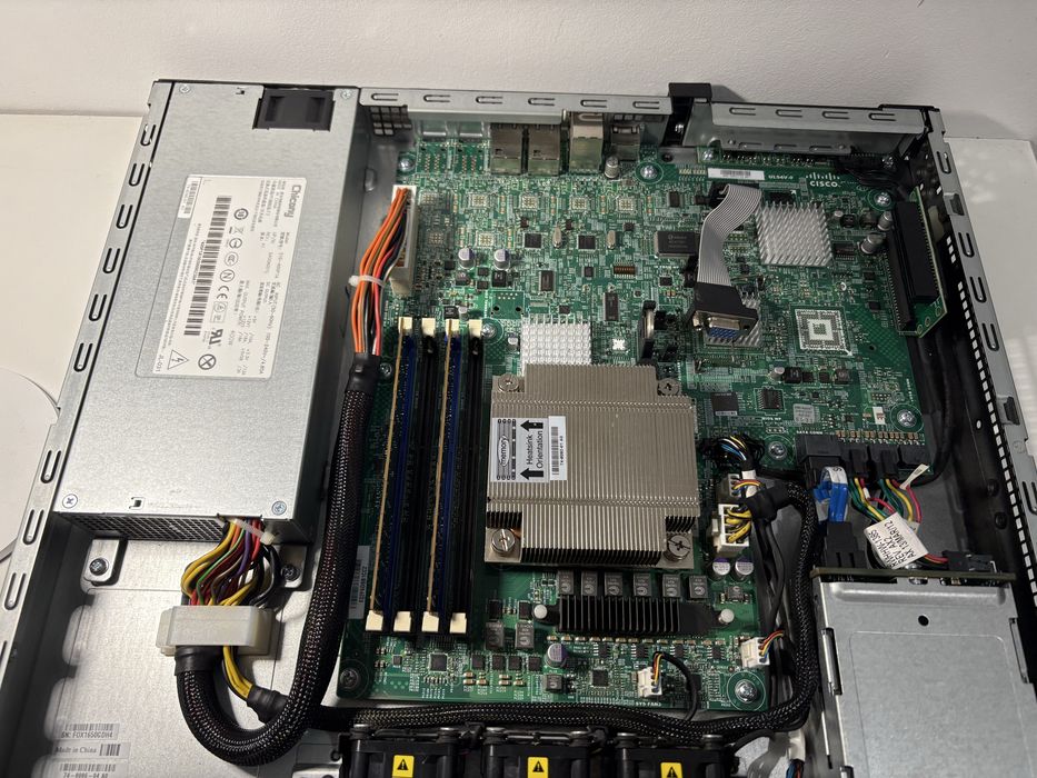 Server Cisco C170 (opis)