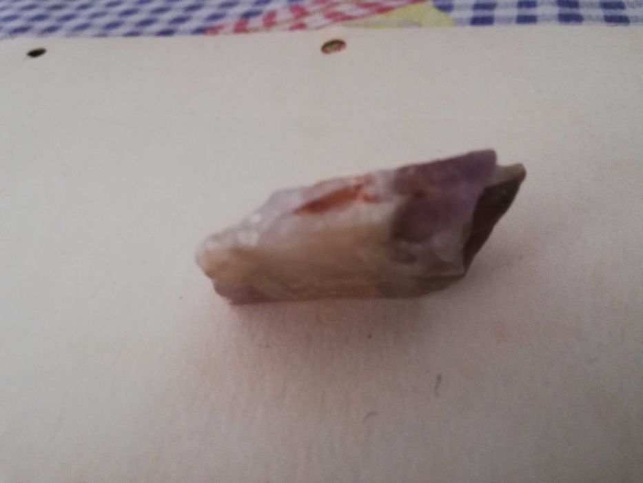Pedra roxa e preta484323735677194244