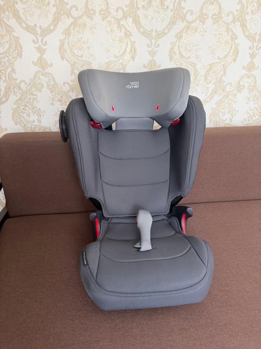 Продам детское автокресло 4-12 лет ребенка Britax Römer 15-36 kg