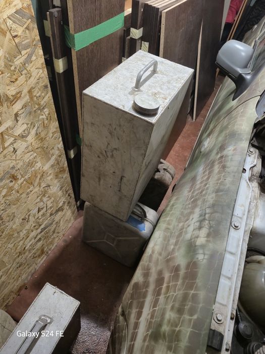 Продам алюминивую канистру 20л