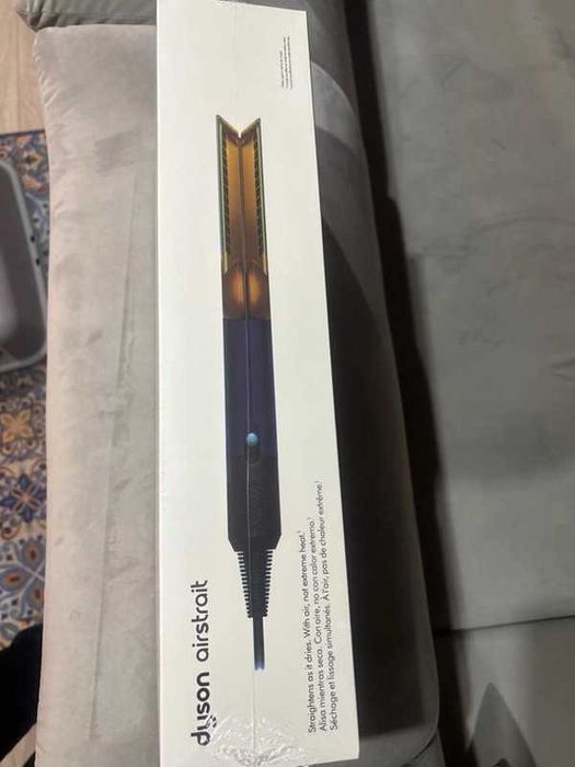 Nowa prostownica do włosów Dyson airstrait HT01