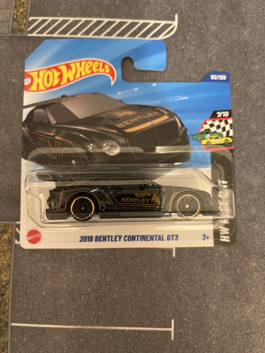 Pieć sztuk Hot wheels