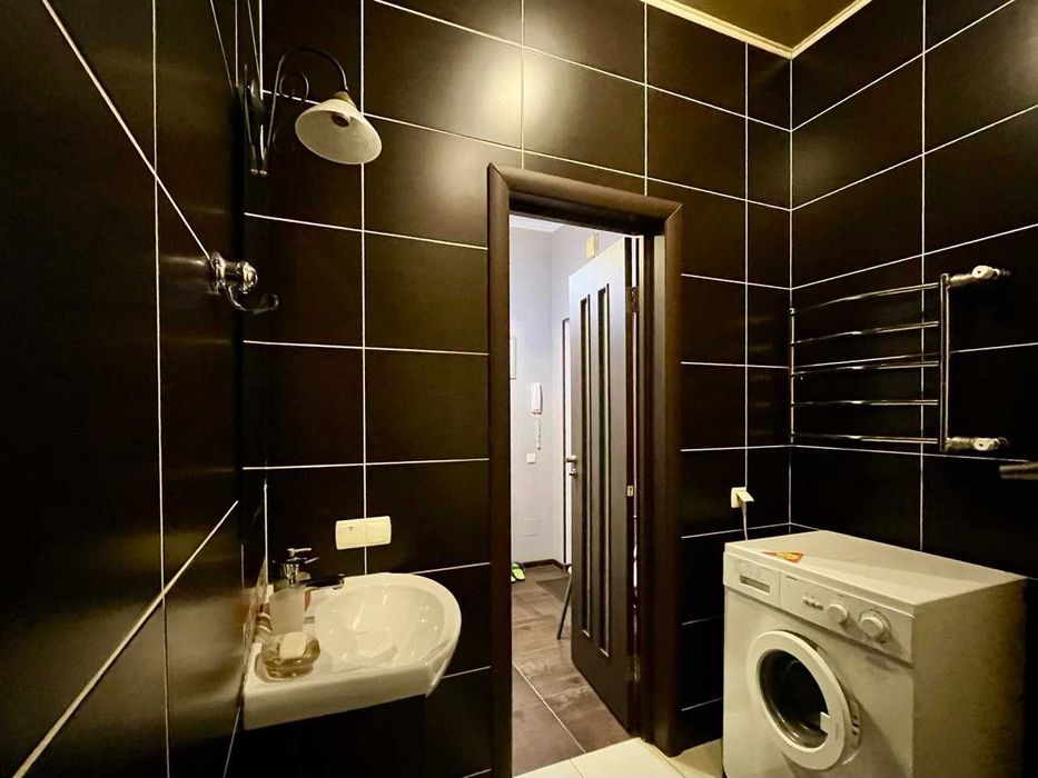 ПРОДАЖ великої квартири, розділеної на дві оремі по вул. Т. Кореня, 9