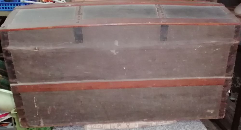 Mala Baú, muito antiga, tamanho pequeno/medio